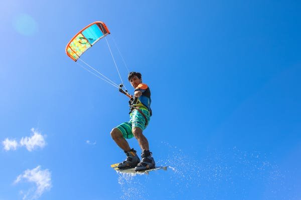 Explorez le matériel kitesurf pour tous les passionnés !